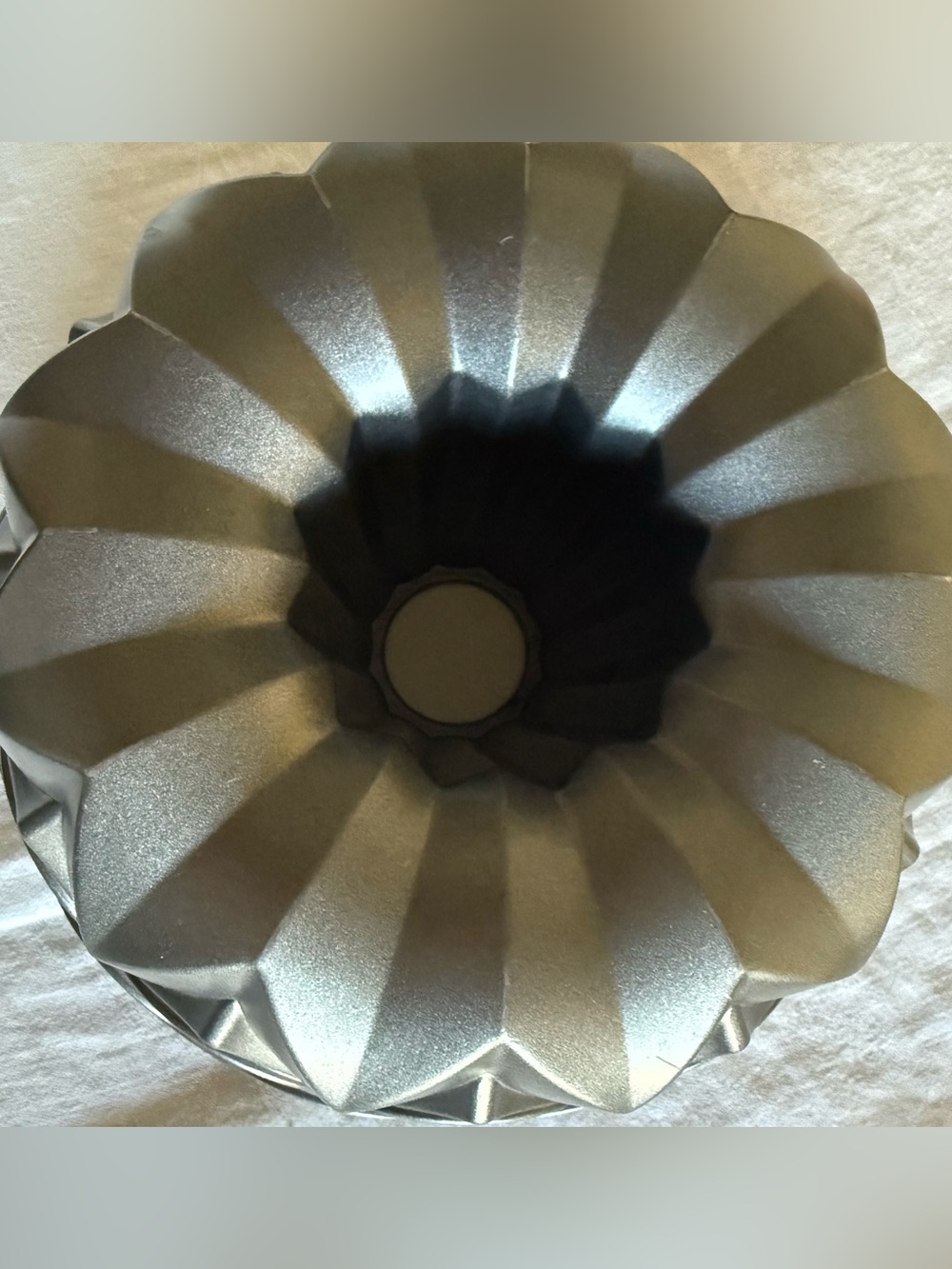 Vintage Kaiser Bakeware Flora 9 inch Bundt Cake Form Pan - Picture 3 of 9